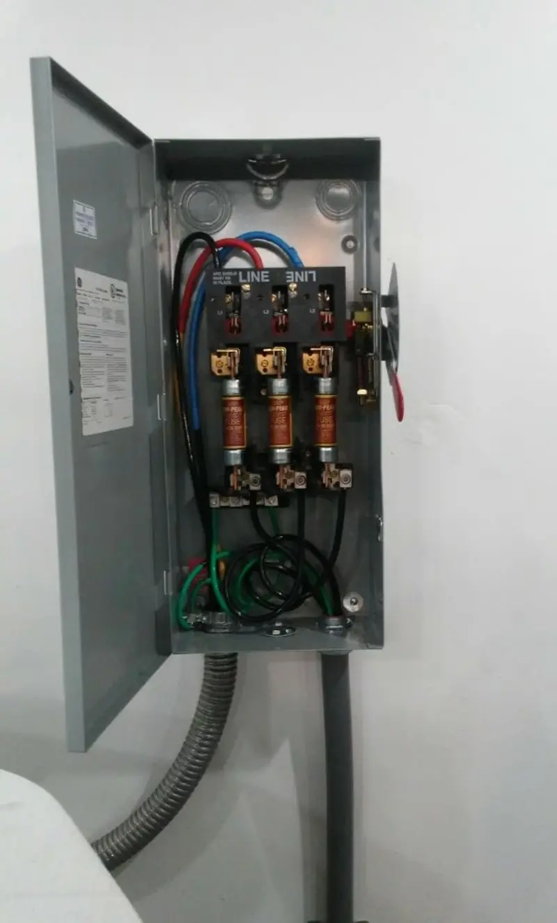 Three-phase disconnect switch installed for Smoke Detector Installation in Lincoln